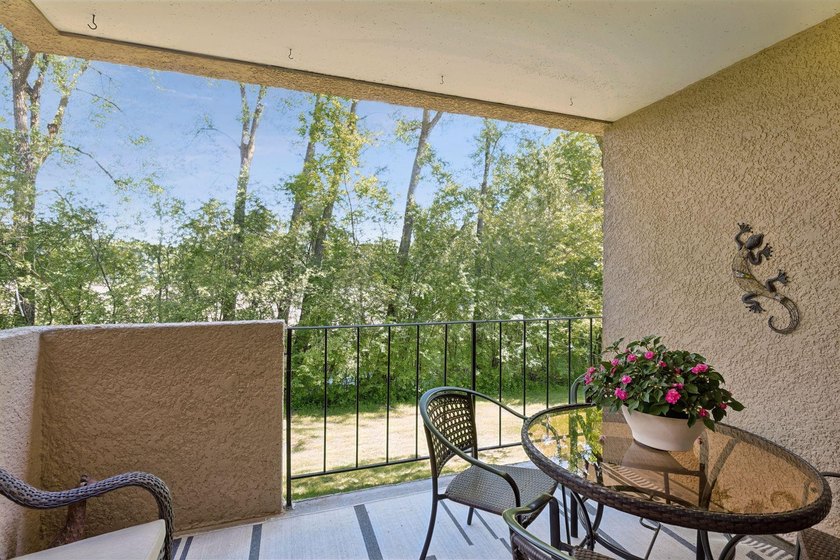 Welcome to Edina's best kept secret! Fountain Woods is like a - photo 21