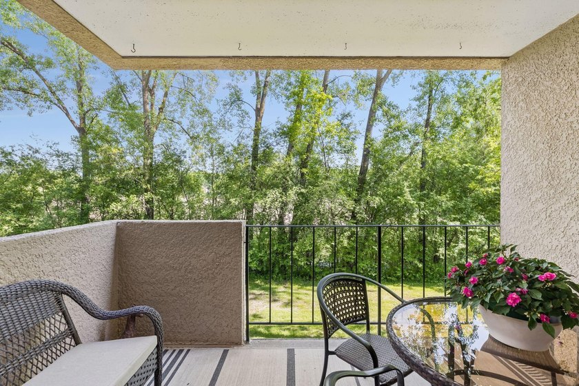 Welcome to Edina's best kept secret! Fountain Woods is like a - photo 22
