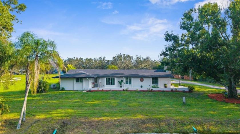 Impeccable 10-Acre *High-and-Dry* Estate: A Masterpiece of - photo 3