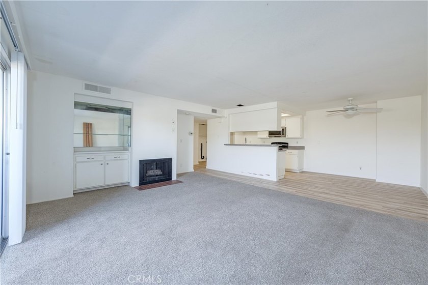 Welcome to this delightful 2-bedroom, 2-bathroom home, gated and - photo 5