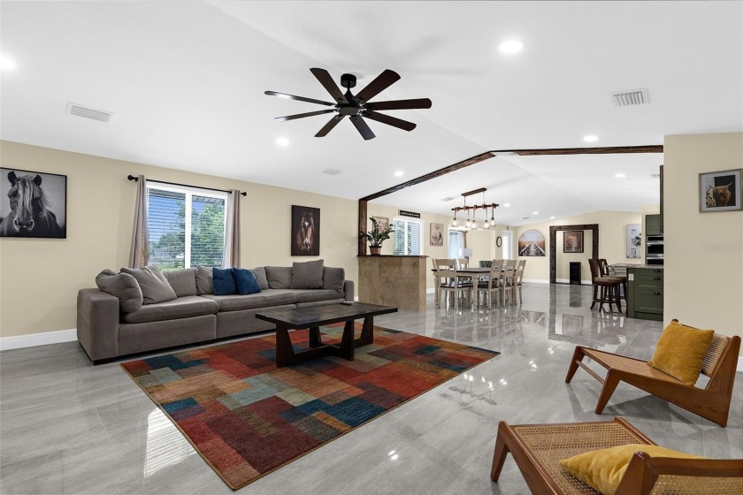 Impeccable 10-Acre *High-and-Dry* Estate: A Masterpiece of - photo 6