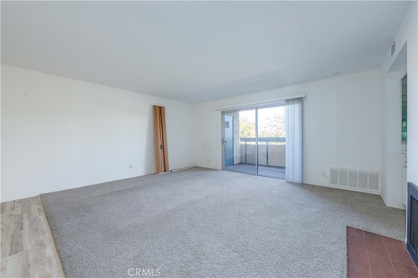 Welcome to this delightful 2-bedroom, 2-bathroom home, gated and - photo 8