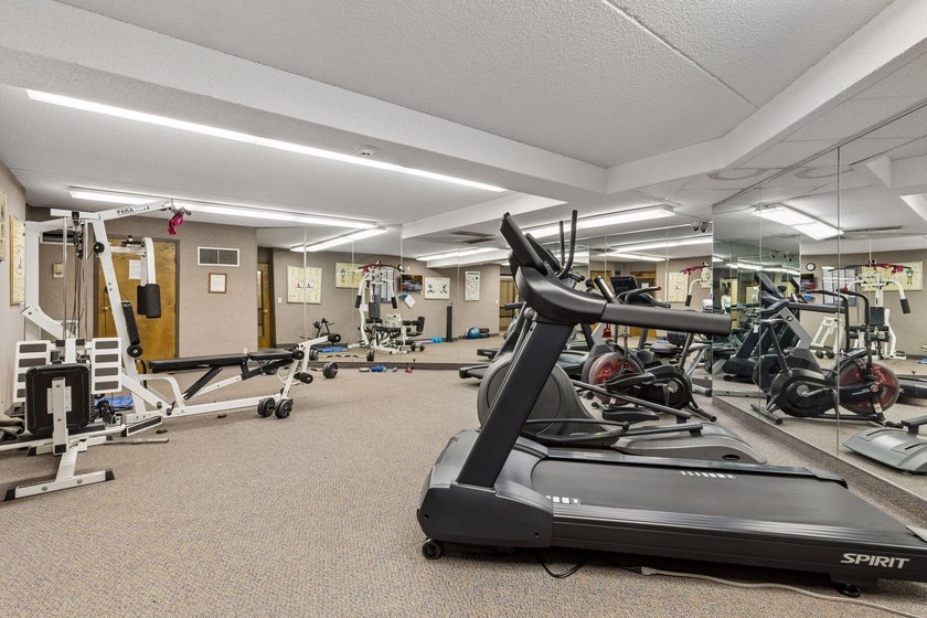 Welcome to Edina's best kept secret! Fountain Woods is like a - photo 34