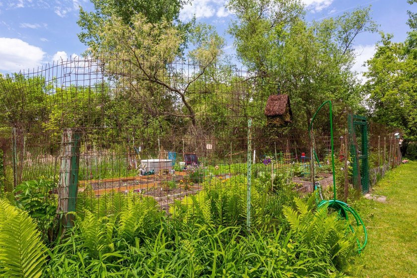 Welcome to Edina's best kept secret! Fountain Woods is like a - photo 40