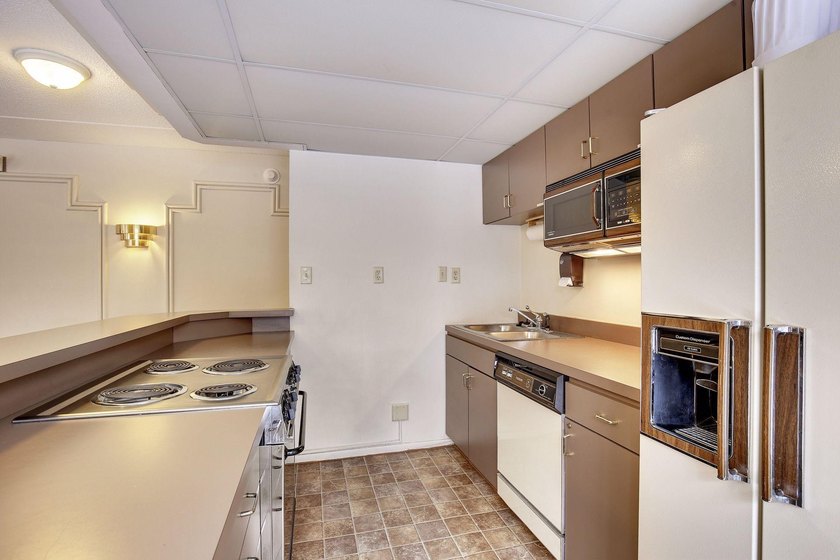 Welcome to Edina's best kept secret! Fountain Woods is like a - photo 45