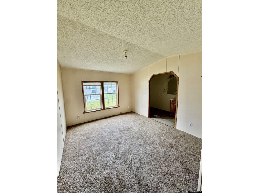 Welcome to this spacious 3-bedroom, 2-bathroom manufactured home - photo 6