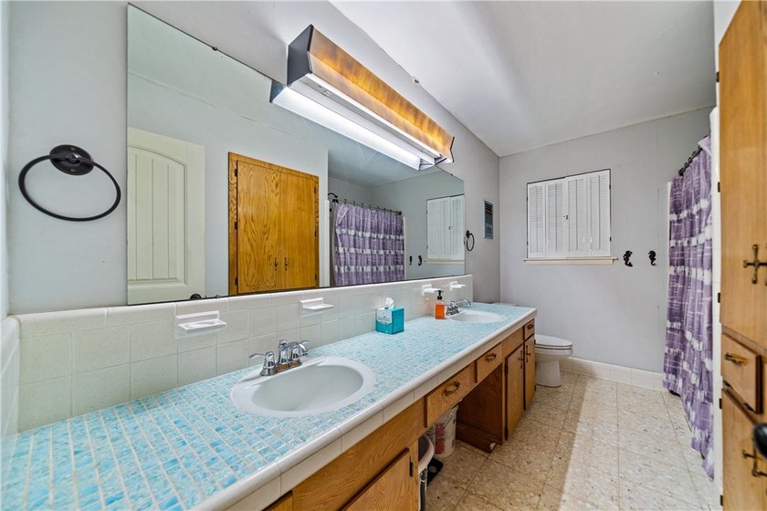 Positioned on a charming corner lot in the established East - photo 12