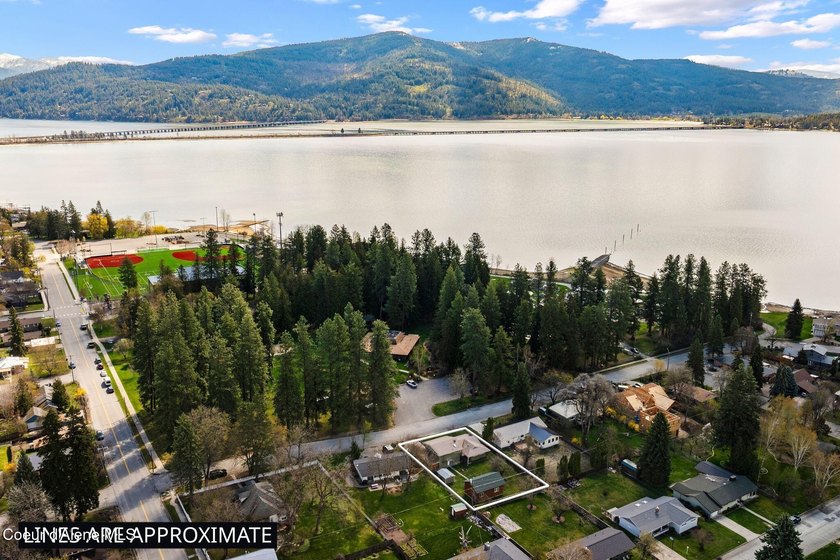 Tastefully updated South Sandpoint mid-century home with - photo 2