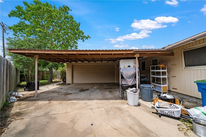 Positioned on a charming corner lot in the established East - photo 20