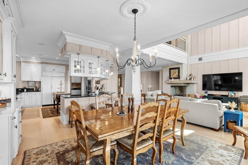 Welcome to an extraordinary oceanfront estate nestled behind - photo 22
