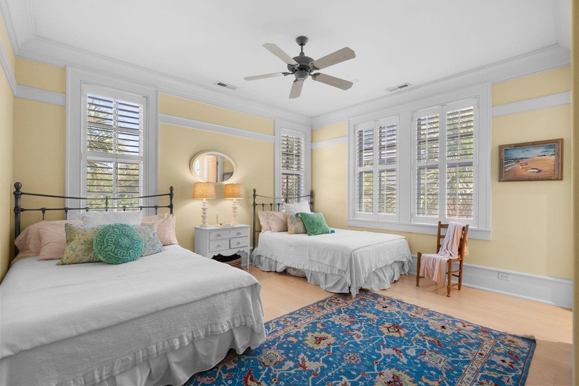 Welcome to an extraordinary oceanfront estate nestled behind - photo 30