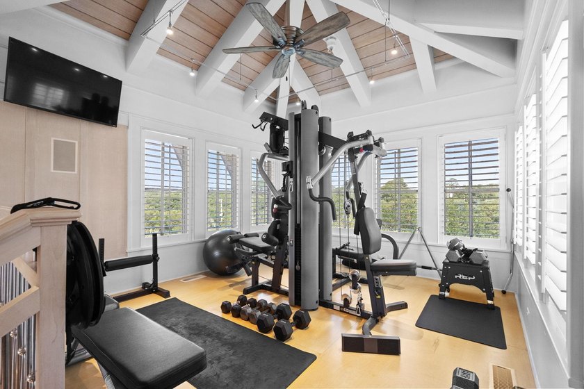 Welcome to an extraordinary oceanfront estate nestled behind - photo 34