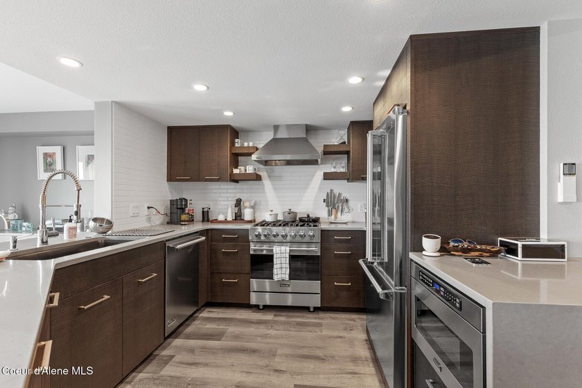 Completely updated and remodeled 3 bedroom Highlands condo - photo 2