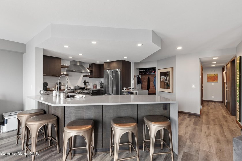 Completely updated and remodeled 3 bedroom Highlands condo - photo 4
