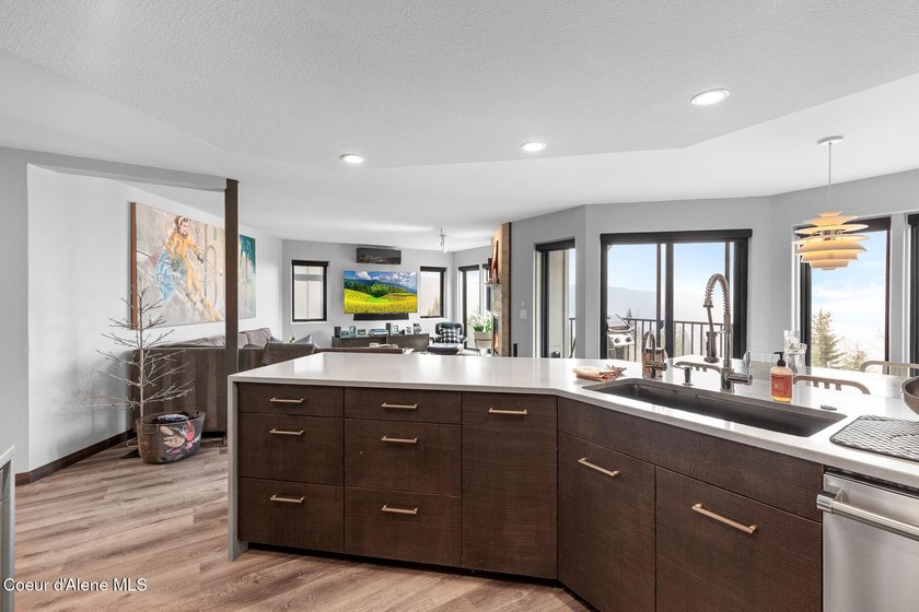 Completely updated and remodeled 3 bedroom Highlands condo - photo 5
