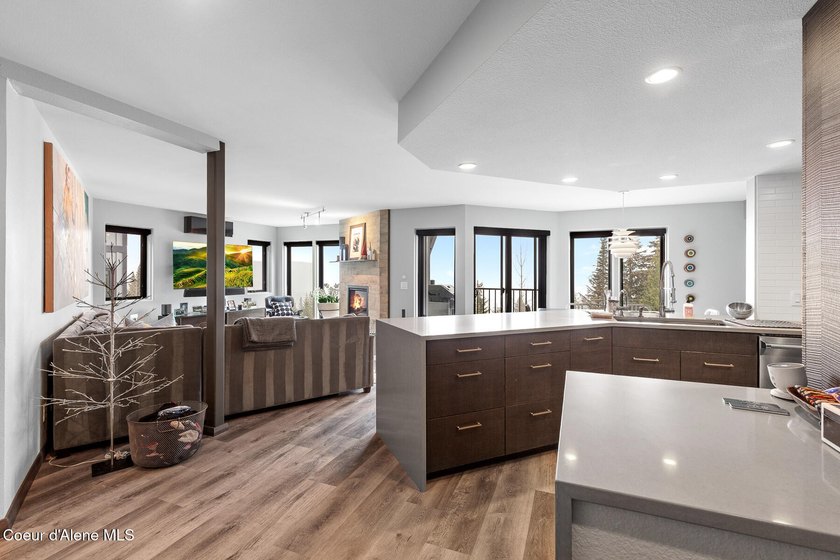 Completely updated and remodeled 3 bedroom Highlands condo - photo 7