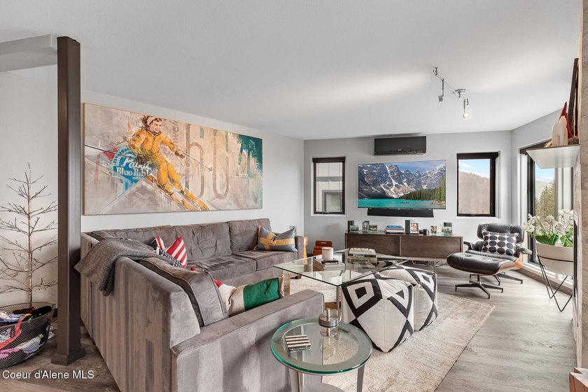 Completely updated and remodeled 3 bedroom Highlands condo - photo 8