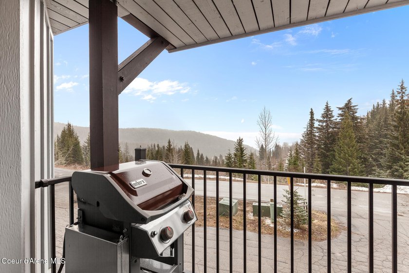 Completely updated and remodeled 3 bedroom Highlands condo - photo 10
