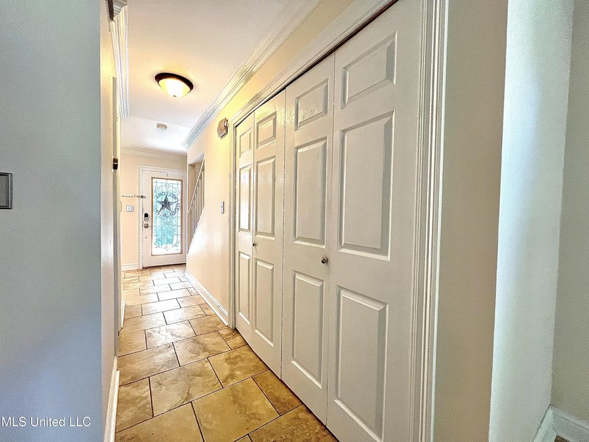 Beautiful Golf Course Retreat! This updated end-unit townhome - photo 13