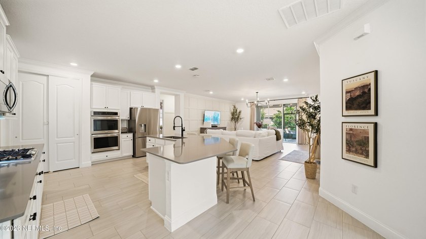 Experience luxury living in the exclusive gated golf and resort - photo 13
