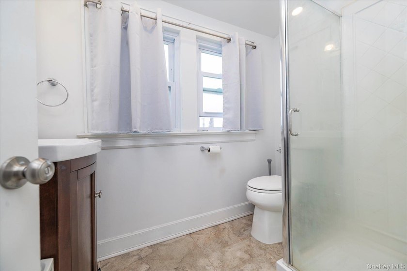 Welcome to this cozy 1-bedroom, 1.5-bathroom bungalow located in - photo 15