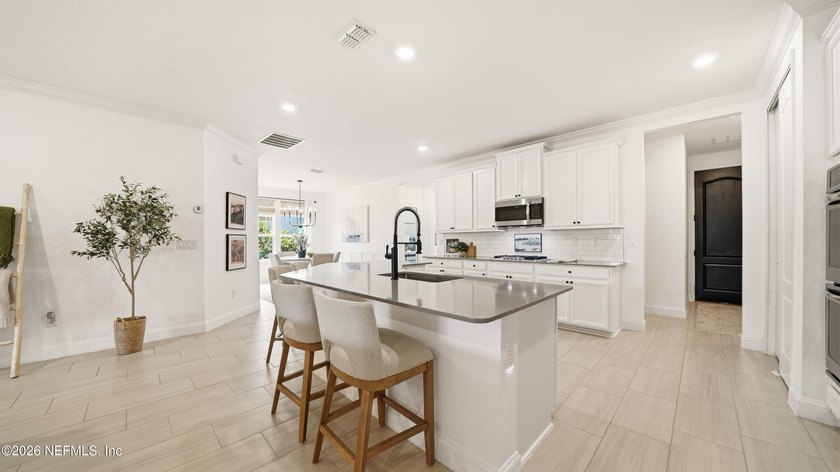 Experience luxury living in the exclusive gated golf and resort - photo 15