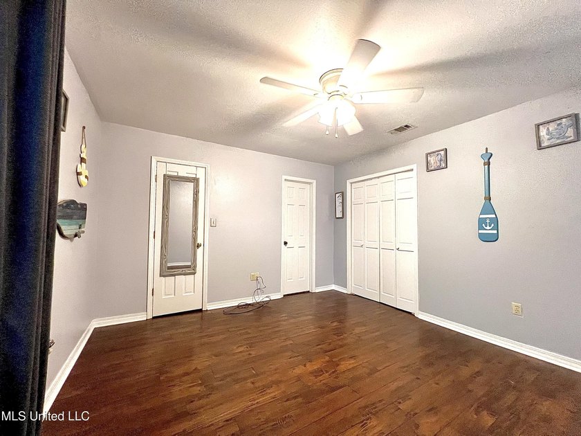 Beautiful Golf Course Retreat! This updated end-unit townhome - photo 18