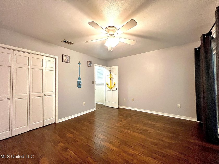 Beautiful Golf Course Retreat! This updated end-unit townhome - photo 19