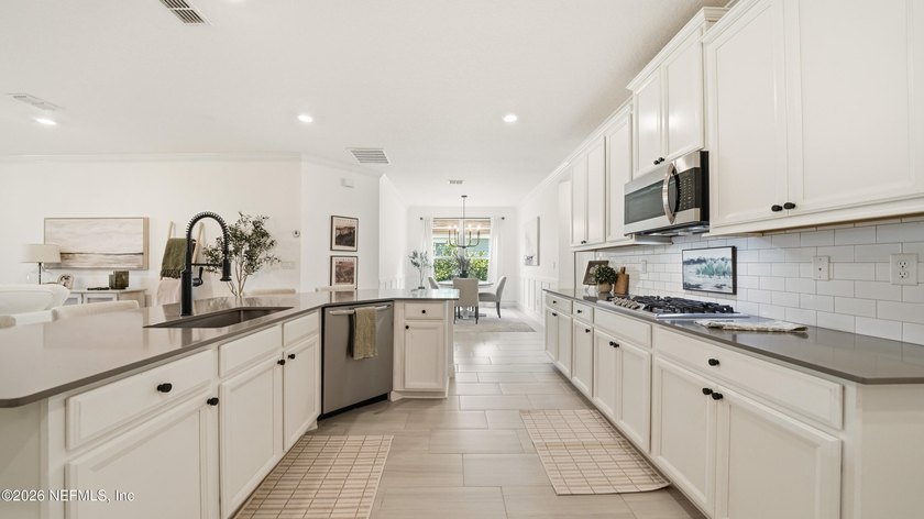 Experience luxury living in the exclusive gated golf and resort - photo 19