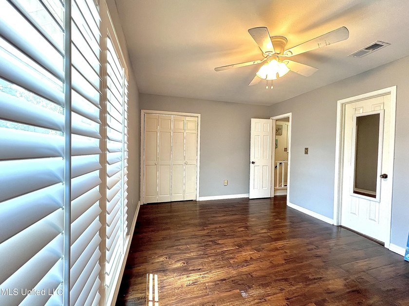 Beautiful Golf Course Retreat! This updated end-unit townhome - photo 25