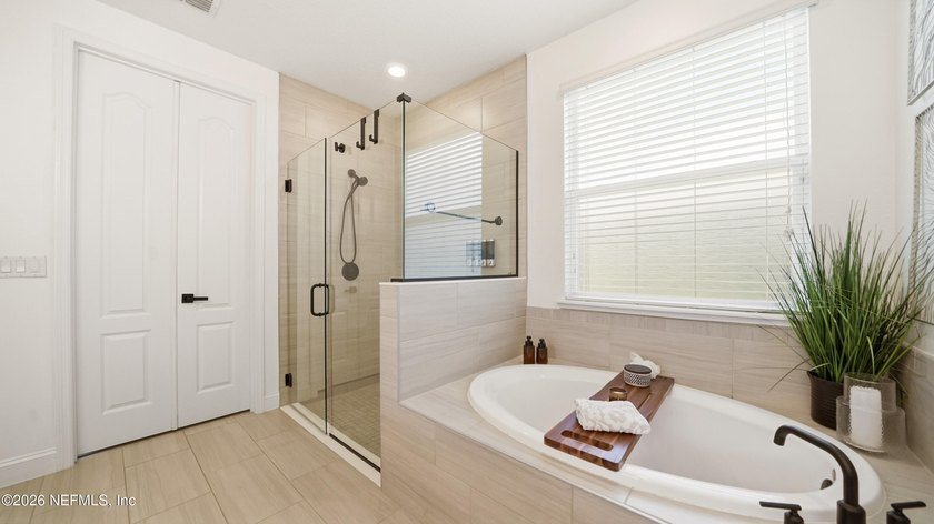 Experience luxury living in the exclusive gated golf and resort - photo 37