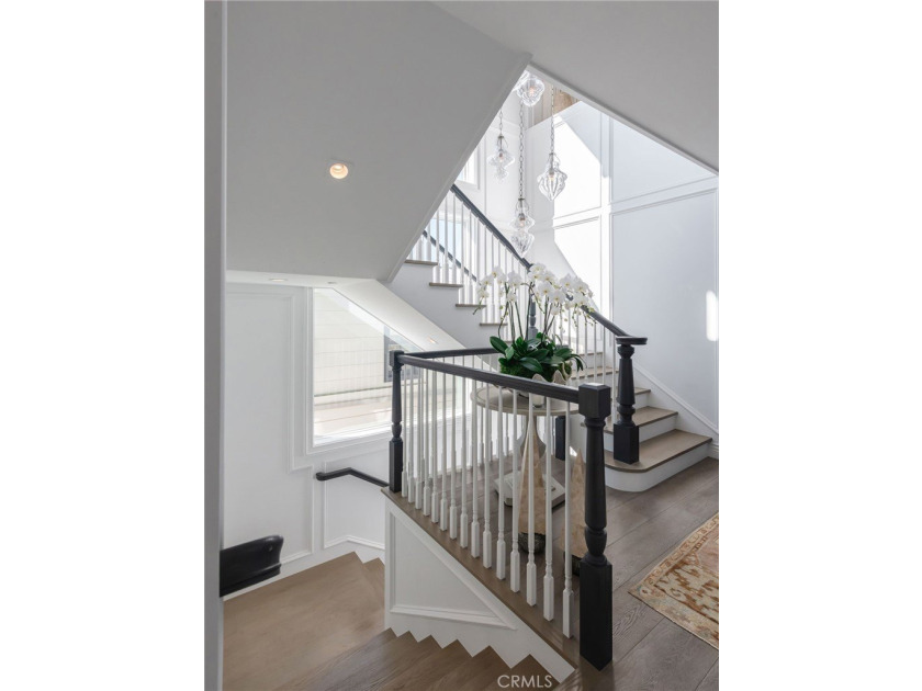 Perfectly positioned on an exclusive double-lot walk street in - photo 42