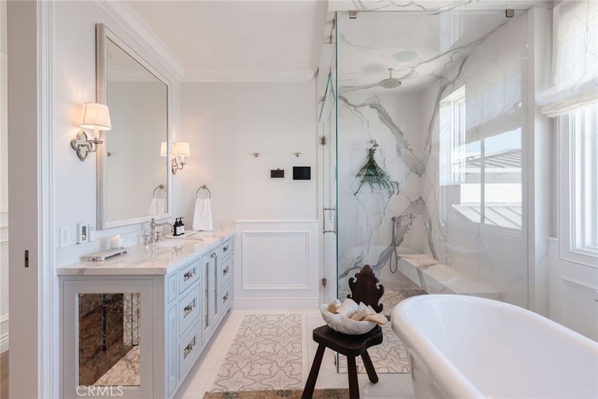Perfectly positioned on an exclusive double-lot walk street in - photo 45