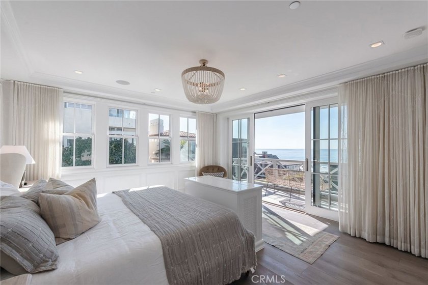Perfectly positioned on an exclusive double-lot walk street in - photo 49