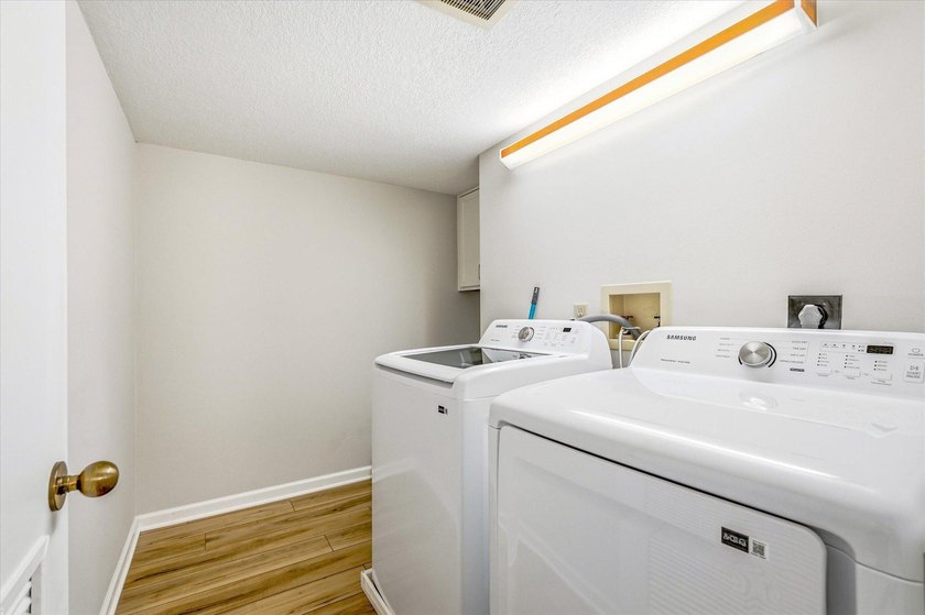 Easy Living Starts Here! Imagine coming home to a beautifully - photo 13