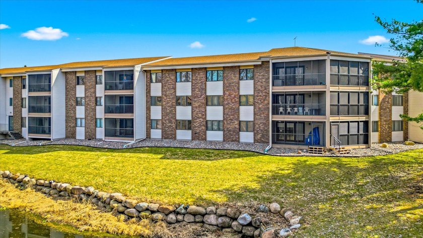 Easy Living Starts Here! Imagine coming home to a beautifully - photo 37