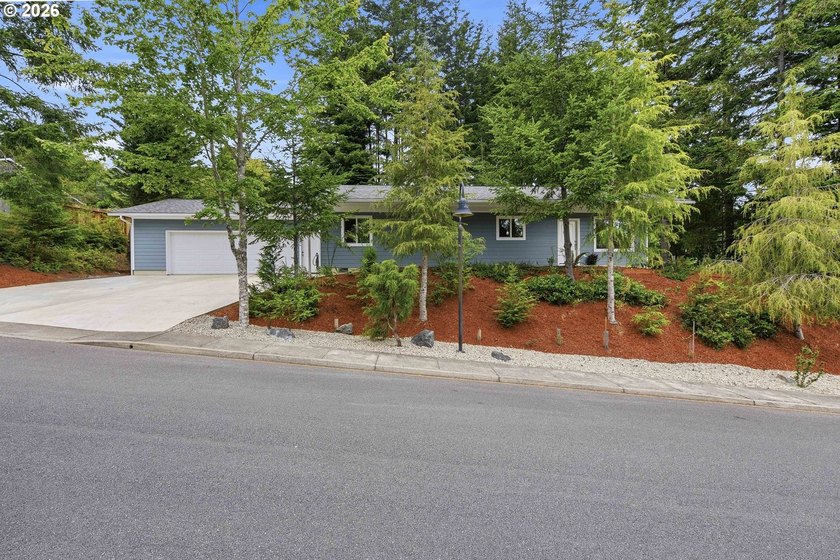 Exceptional custom home built in 2023, offering quality - photo 2