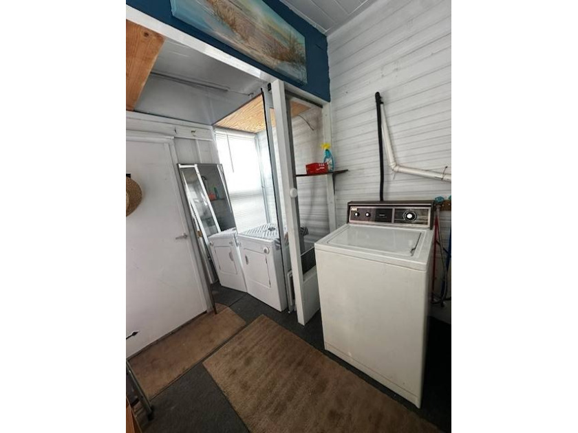 2 Months Free Lot Rent! This lovely hidden gem located in Orchid - photo 12
