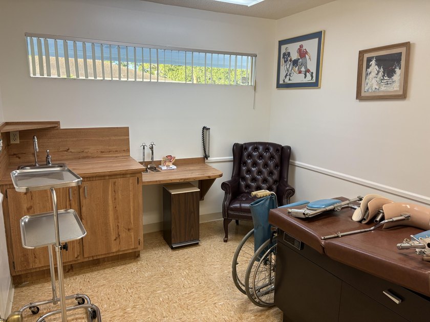 2,100 sq ft free standing medical office building. Ideal for a - photo 18