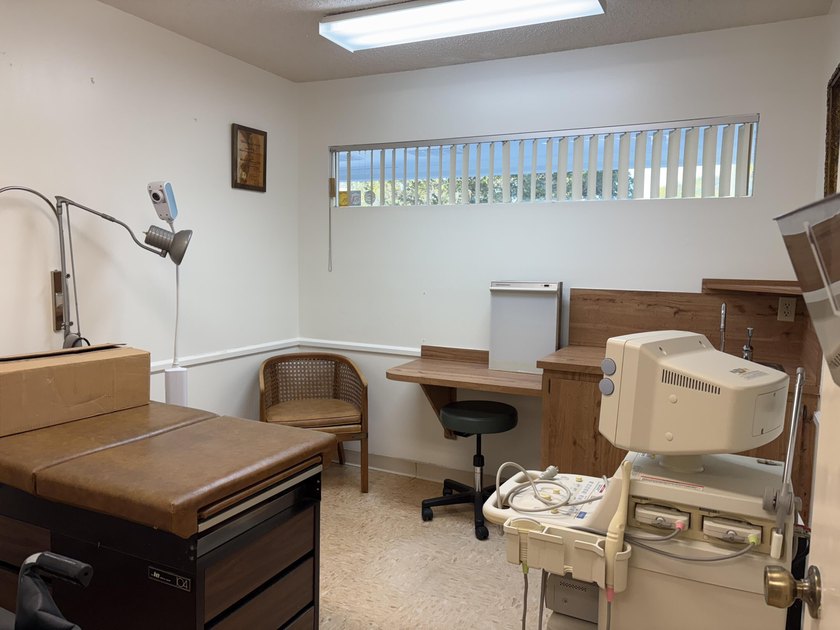 2,100 sq ft free standing medical office building. Ideal for a - photo 19