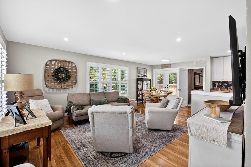 Welcome to this charming 4 bedroom 2 bath house in the heart of - photo 3