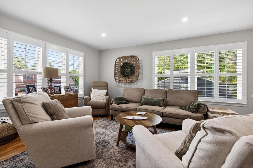 Welcome to this charming 4 bedroom 2 bath house in the heart of - photo 4
