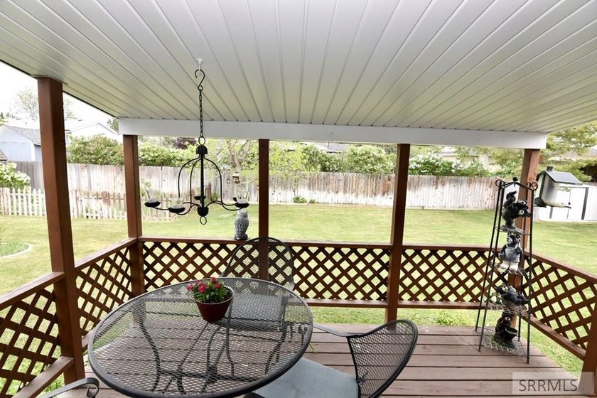 Introducing a darling single level home in McDonald's Farm - photo 34