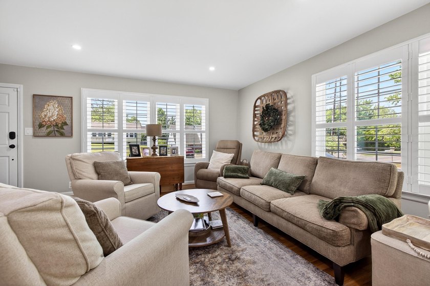 Welcome to this charming 4 bedroom 2 bath house in the heart of - photo 5