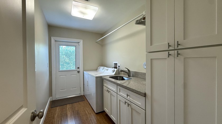 Welcome to this gorgeous one-story home featuring 3 bedrooms 3 - photo 65