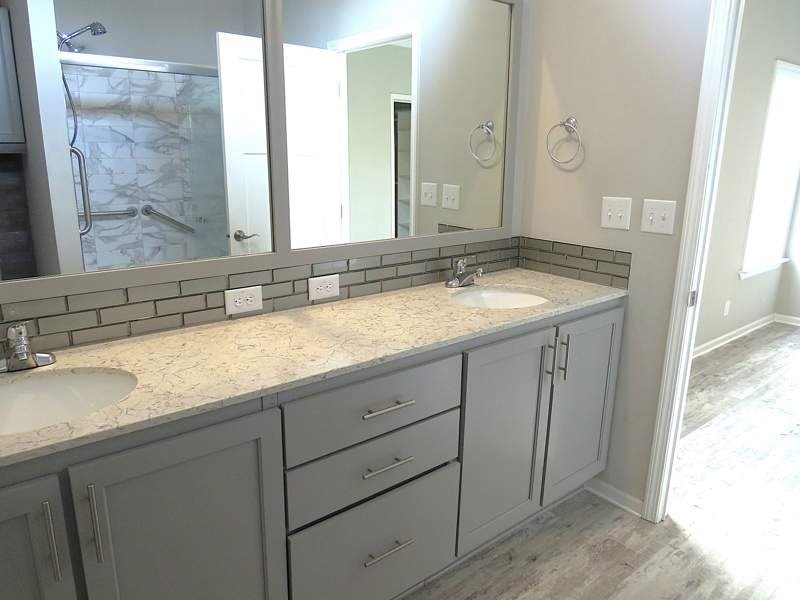 You will love this pre-owned 2021 Palm Harbor 3/2 split plan - photo 18