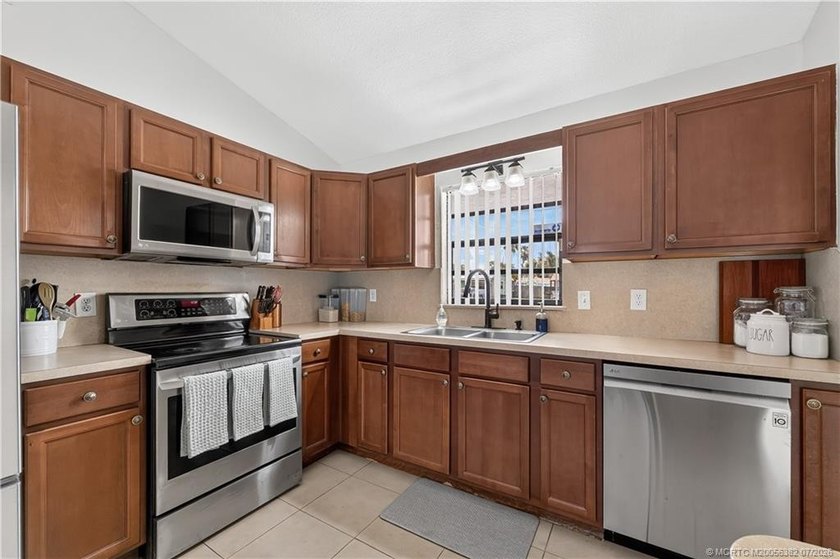 Welcome to the highly desirable Indian River Estates! This - photo 11