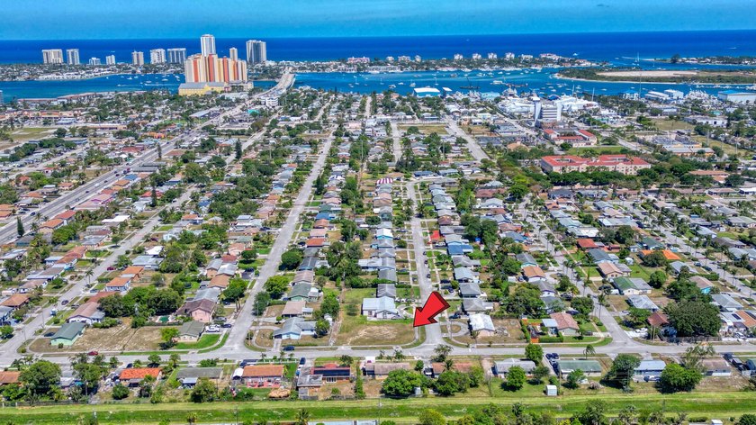 Exclusive and Prestine Corner Lot located in the subdivision of - photo 15