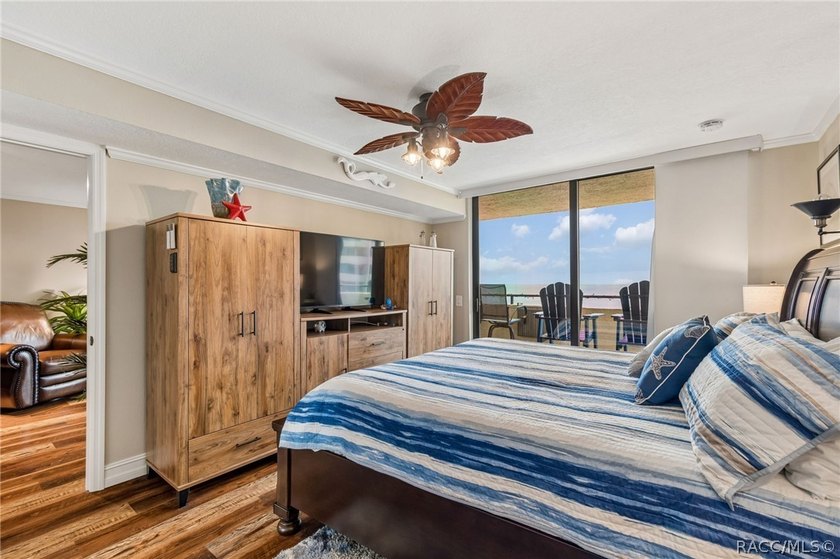 Welcome to easy coastal living in the sought-after Gulf Island - photo 21