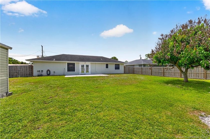Welcome to the highly desirable Indian River Estates! This - photo 21